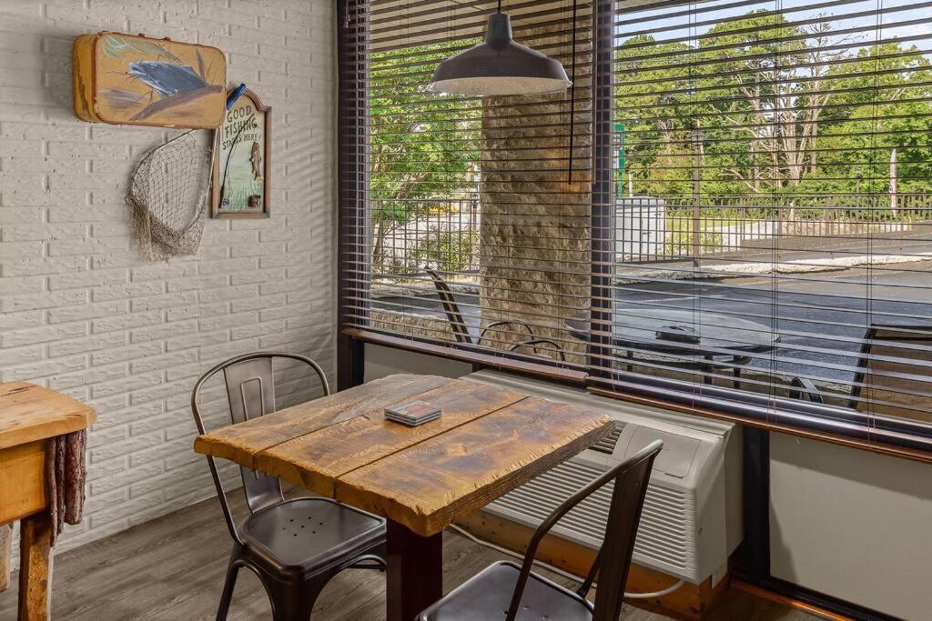 Stonegate Lodge Pool Fire Pits King Bedfast Wifi 50In Tv Room #209 Eureka Springs Exterior foto